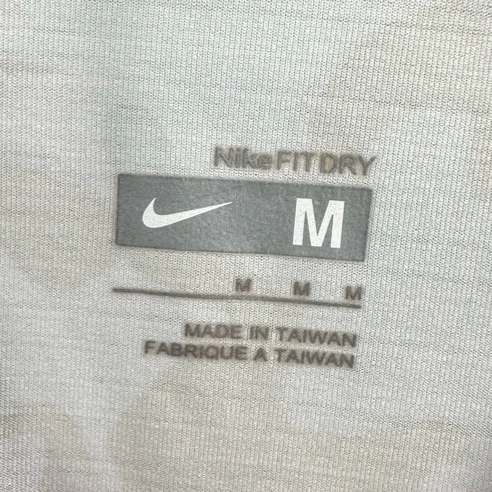 Nike FIT DRY Women’s Gray Camo Long Sleeve Pullover Athletic Top Size Medium